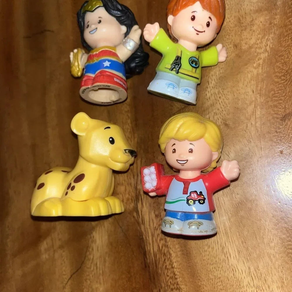 Lot Of 4 Fisher Price Little People Wonder Women Driver Emily‎ Eddie Leopard